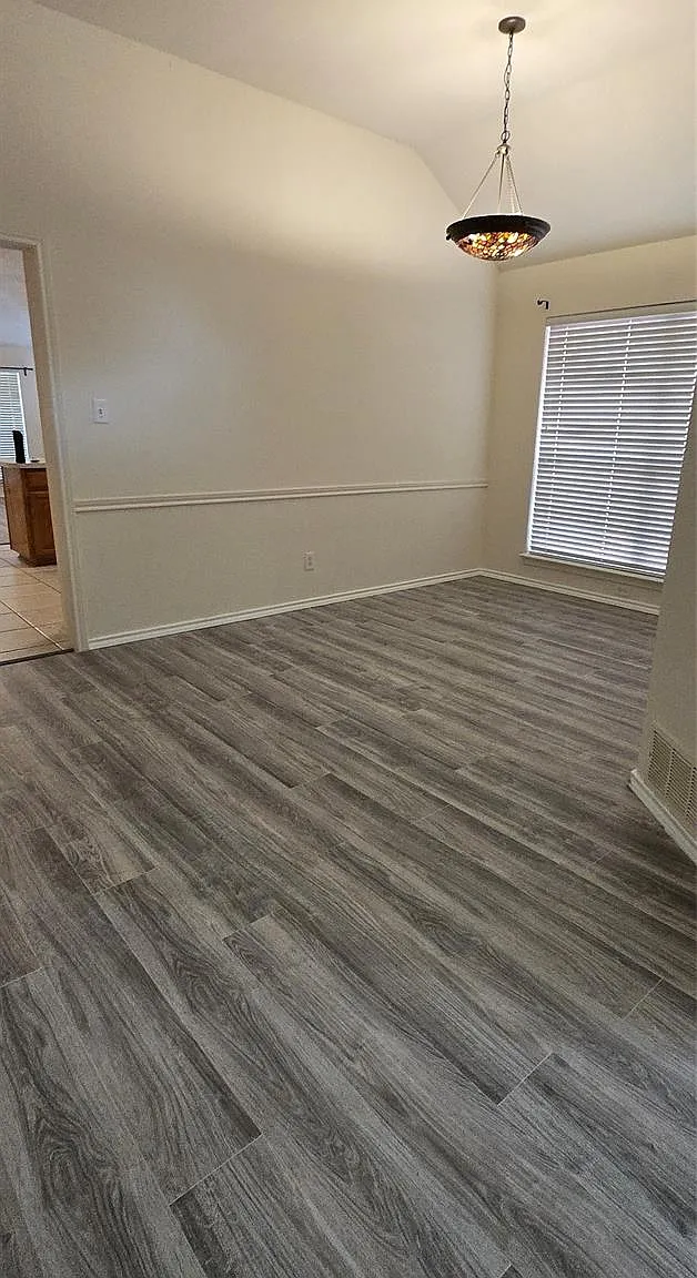 4 bed, 1724 sqft, $2,400 — Photo 3
