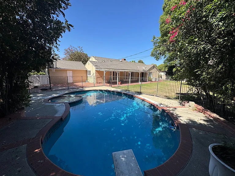 2570 Wallingford Rd — Photo 31