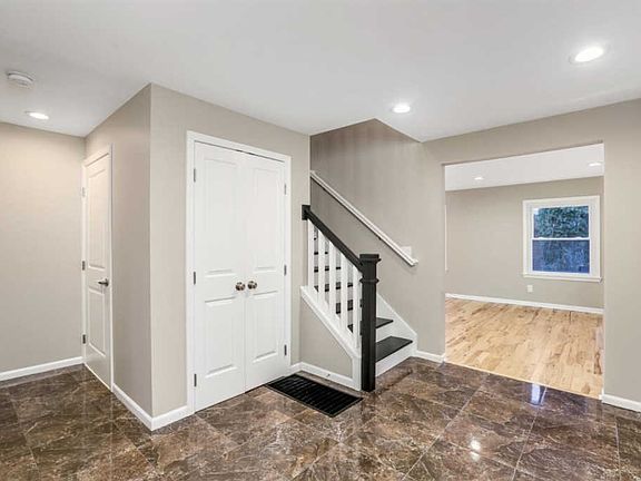 5th image of 2492 Oakdale Dr