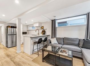 121 Hopewell Ave #B, Ottawa, ON K1S 2Z2