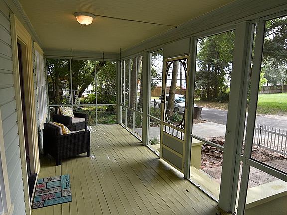 Screened in porch