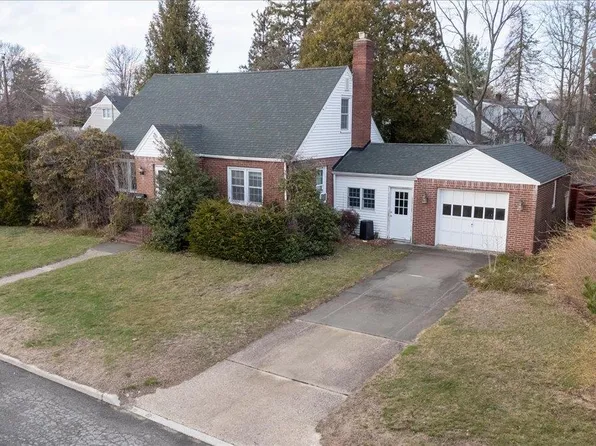 74 Floral Avenue, Bethpage, NY 11714