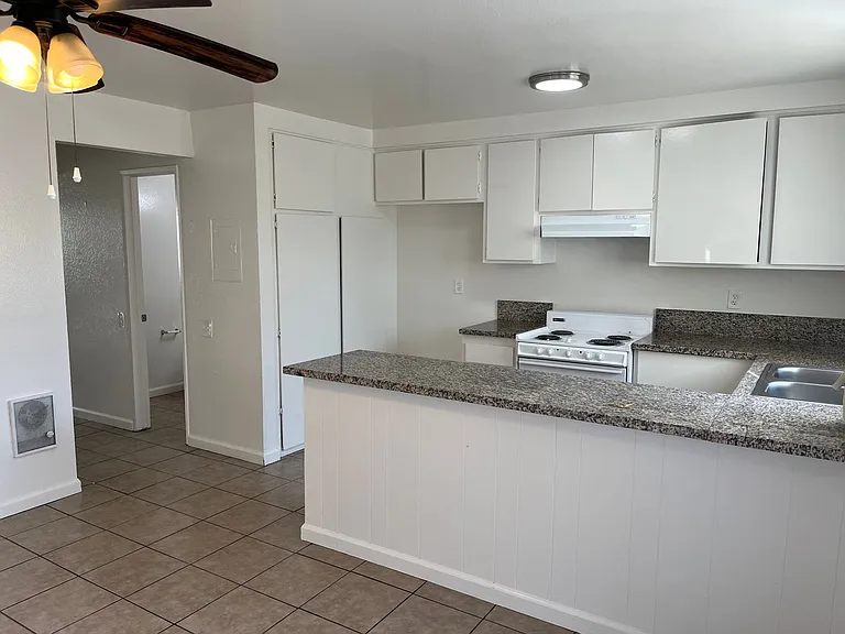 Westgate Villa Apartments — Photo 22