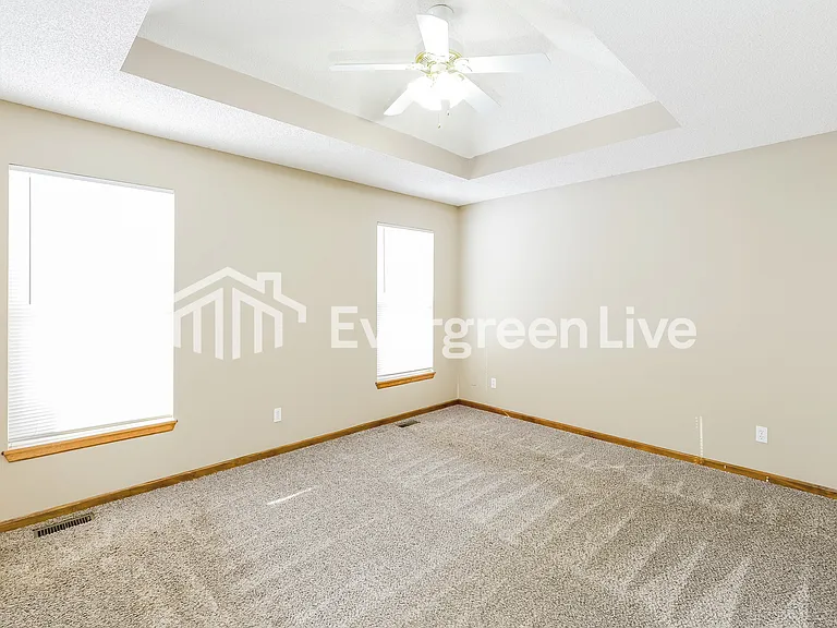 11024 N Kenwood Ave — Photo 7