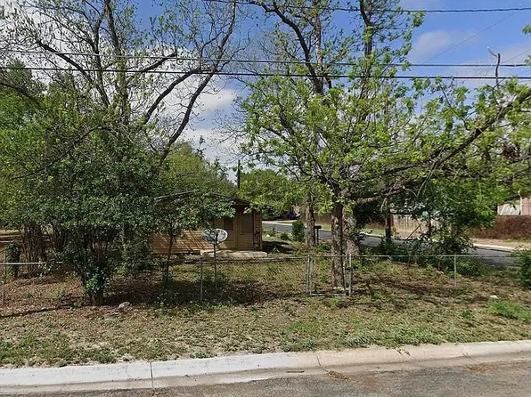 202 16th St, Hondo, TX 78861