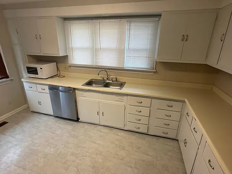 1217 N College Ave — Photo 12
