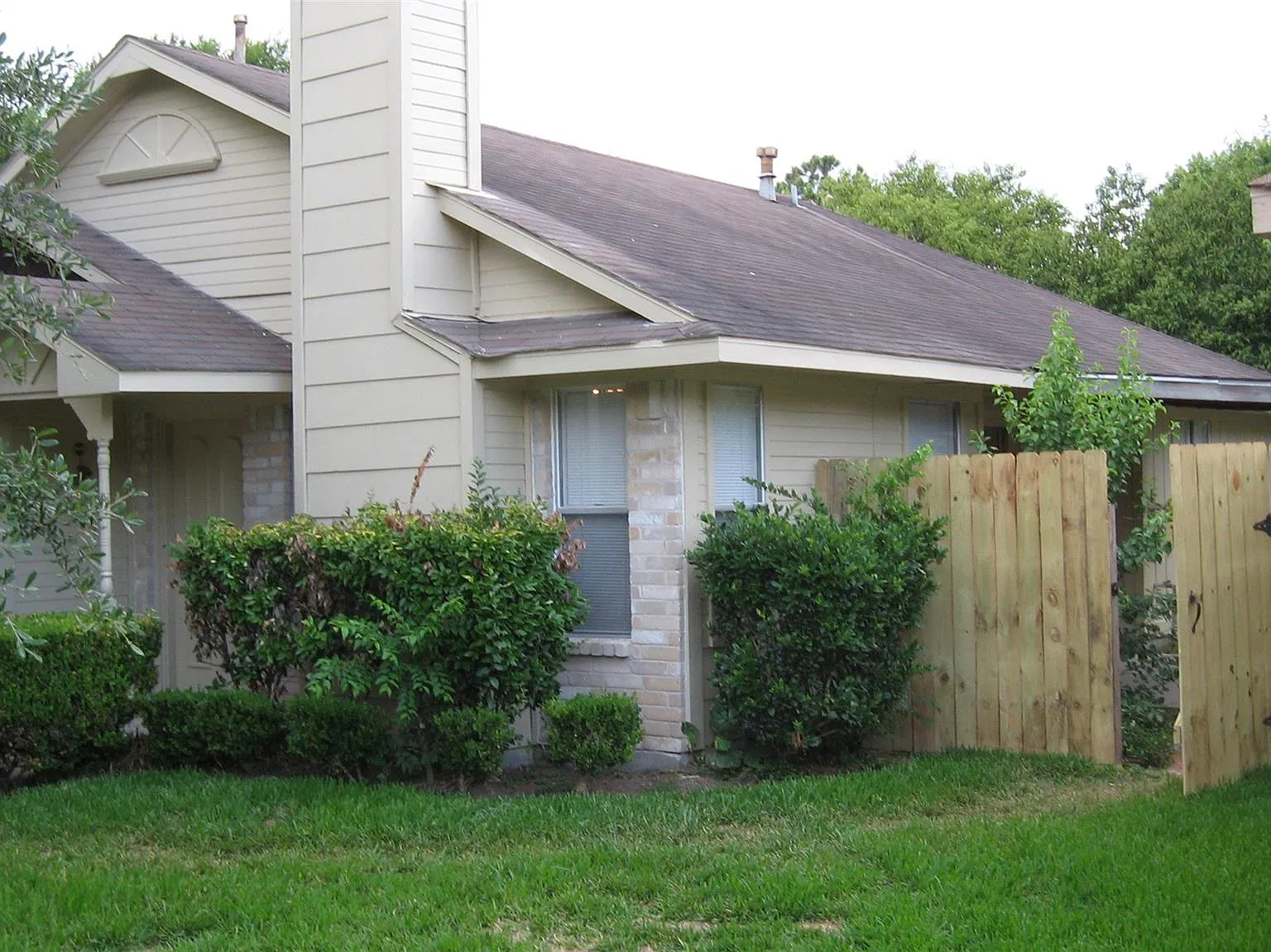3 bed, 2.0 bath, 1104 sqft, $1,695 — Photo 3