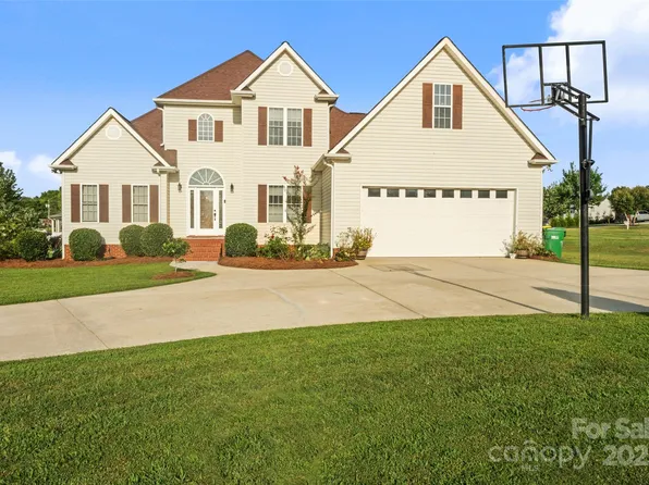215 Birchwood Ct, Oakboro, NC 28129