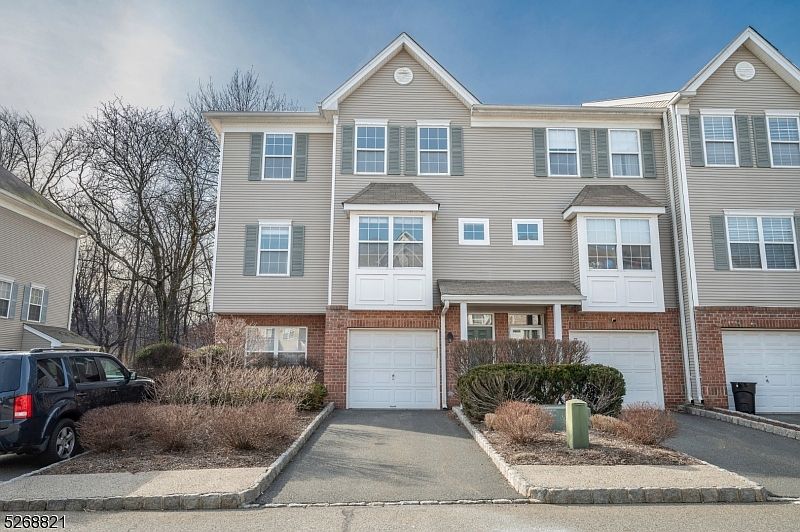 1st image of 11 Greenbrook Dr #11
