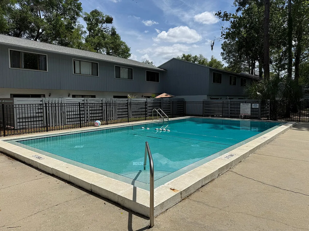 Building Photo - 3600 SW 19th Ave #51