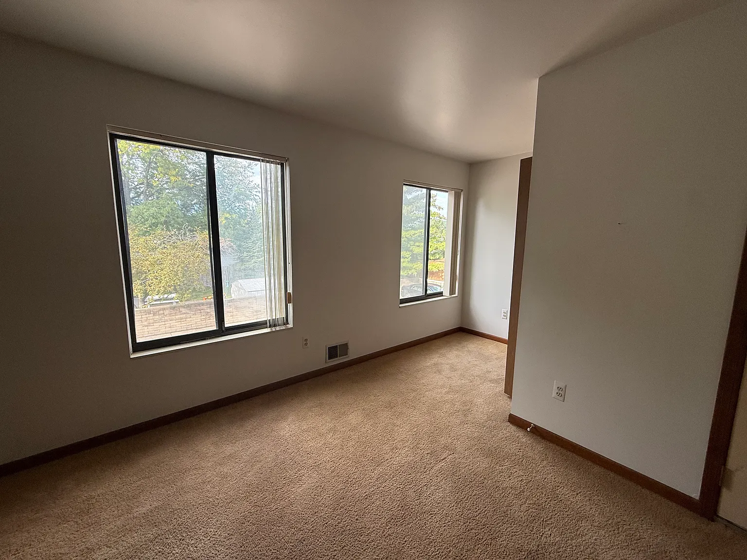 2 bed, 850 sqft, $1,050 — Photo 2