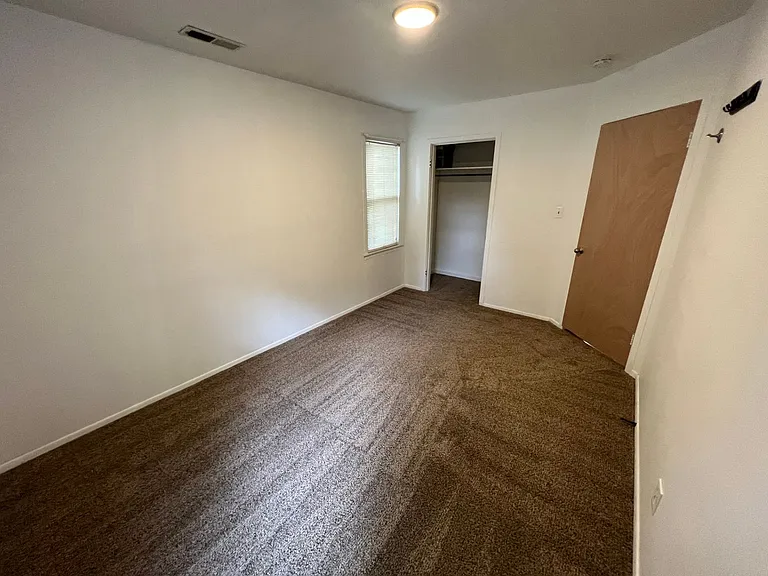 1016 E Roosevelt Ave — Photo 35