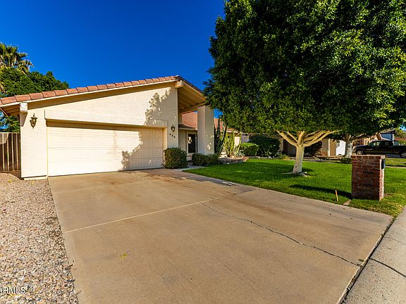 3rd image of 938 E DRIFTWOOD Drive