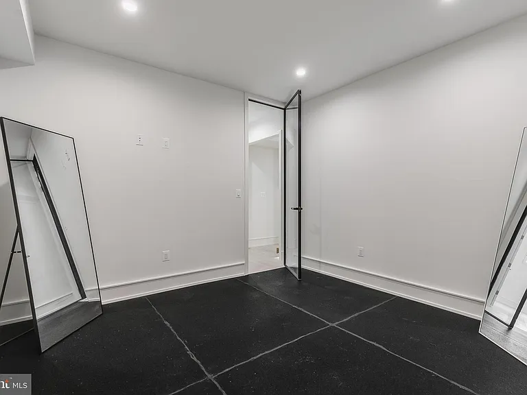 8757A Brook Rd — Photo 37