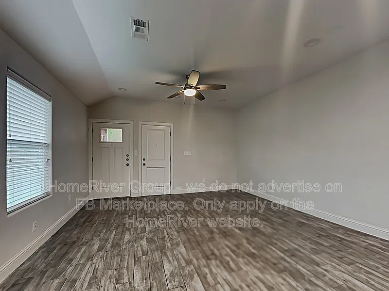 3 bed, 2.0 bath, 1375 sqft, $1,375 — Photo 2