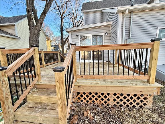 2nd image of 418 W 3rd St