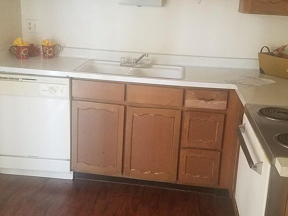 2nd image of 2972 E 5th St