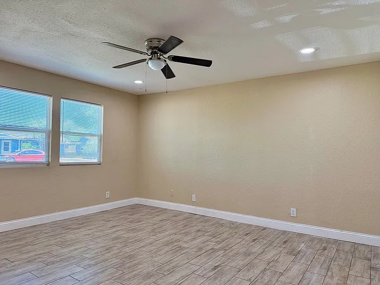 609 Howard Dr — Photo 8