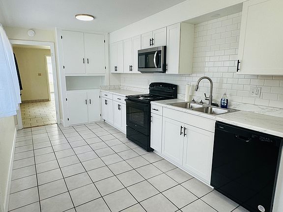 4th image of 60 Lakeside Ave