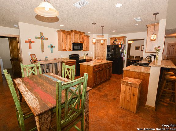 3rd image of 1243 County Road 5710