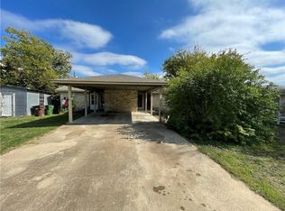 2001 Magnolia Dr #B, Round Rock, TX 78664