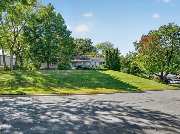 405 Unique Dr, Burnsville, MN 55337