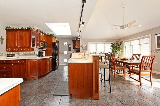 4th image of 8001 W Farmhill Ln