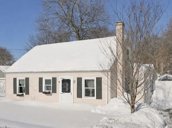 21 Forest St, Peabody, MA 01960