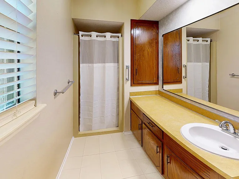 1275 N Gregg Ave — Photo 32