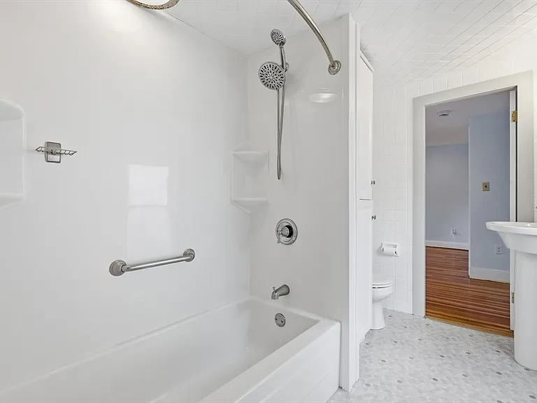 98 Grove St — Photo 25