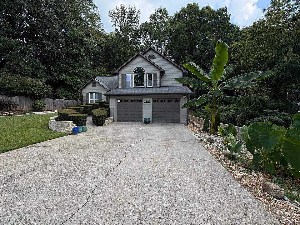 807 Arbor Forest Pl SW
