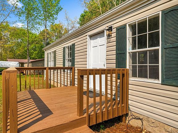 5th image of 775 Ridgeview Cir