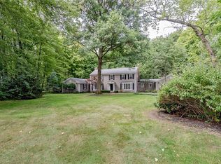 75 Lochspur Ln, Moreland Hills, OH 44022