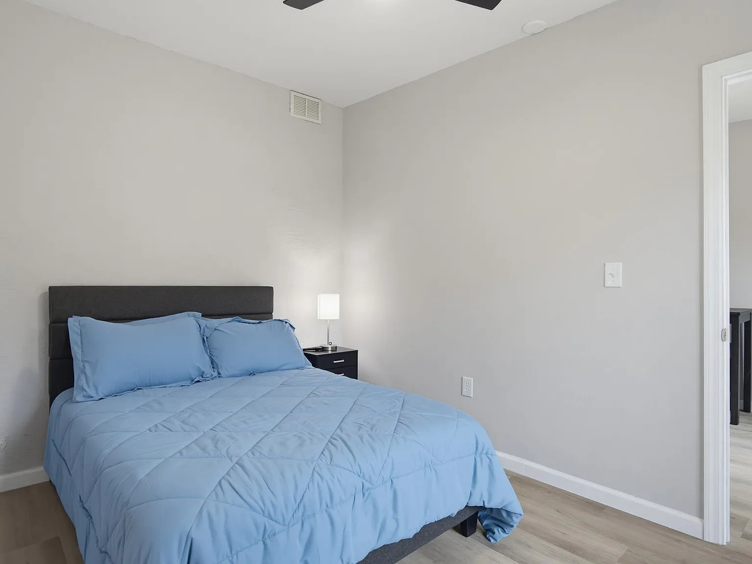 4 bed, 3.0 bath, 1850 sqft, $1,139 — Photo 2