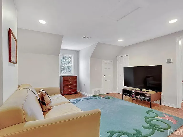 381 Plainfield Rd #381 — Photo 1