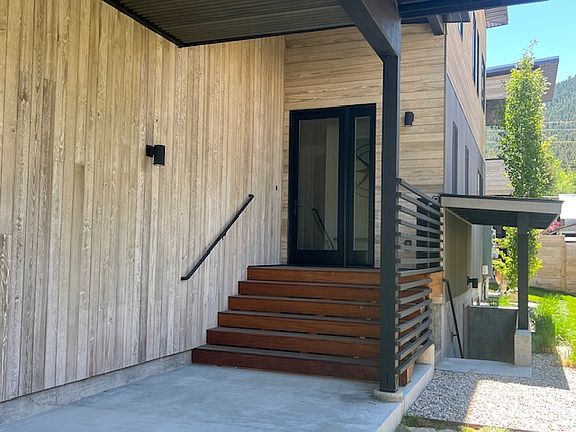 2nd image of 670 E Hall Ave