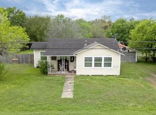 704 Maple St, Yoakum, TX 77995