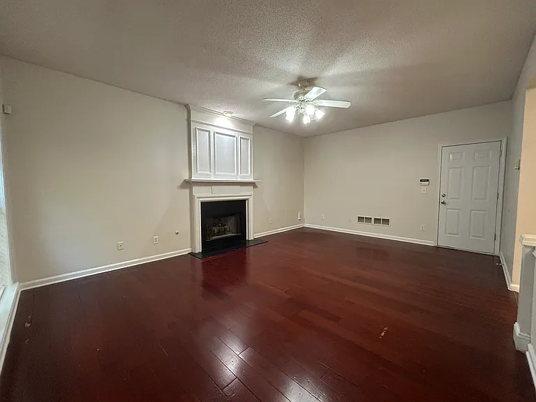 180 Sessingham Ln — Photo 17