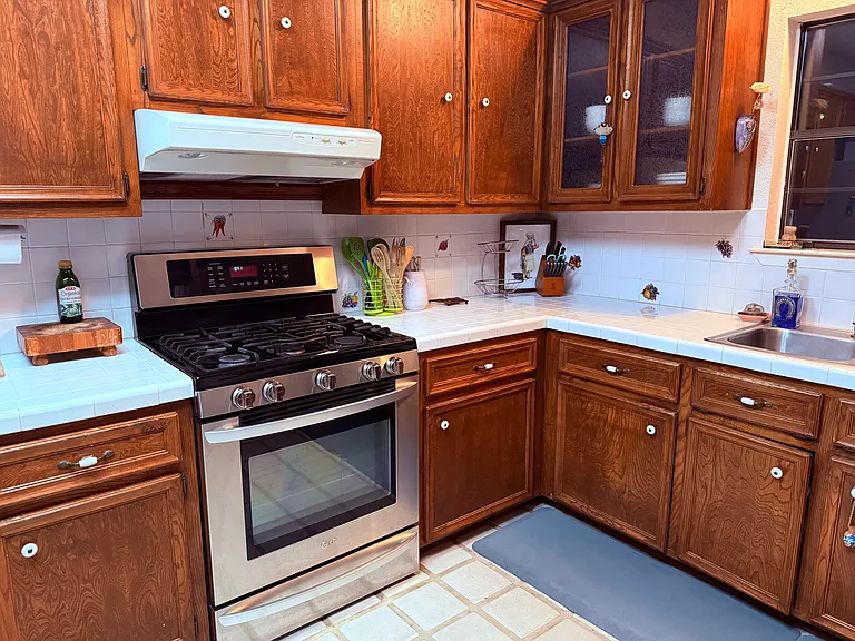 344 Simpson Ave — Photo 9