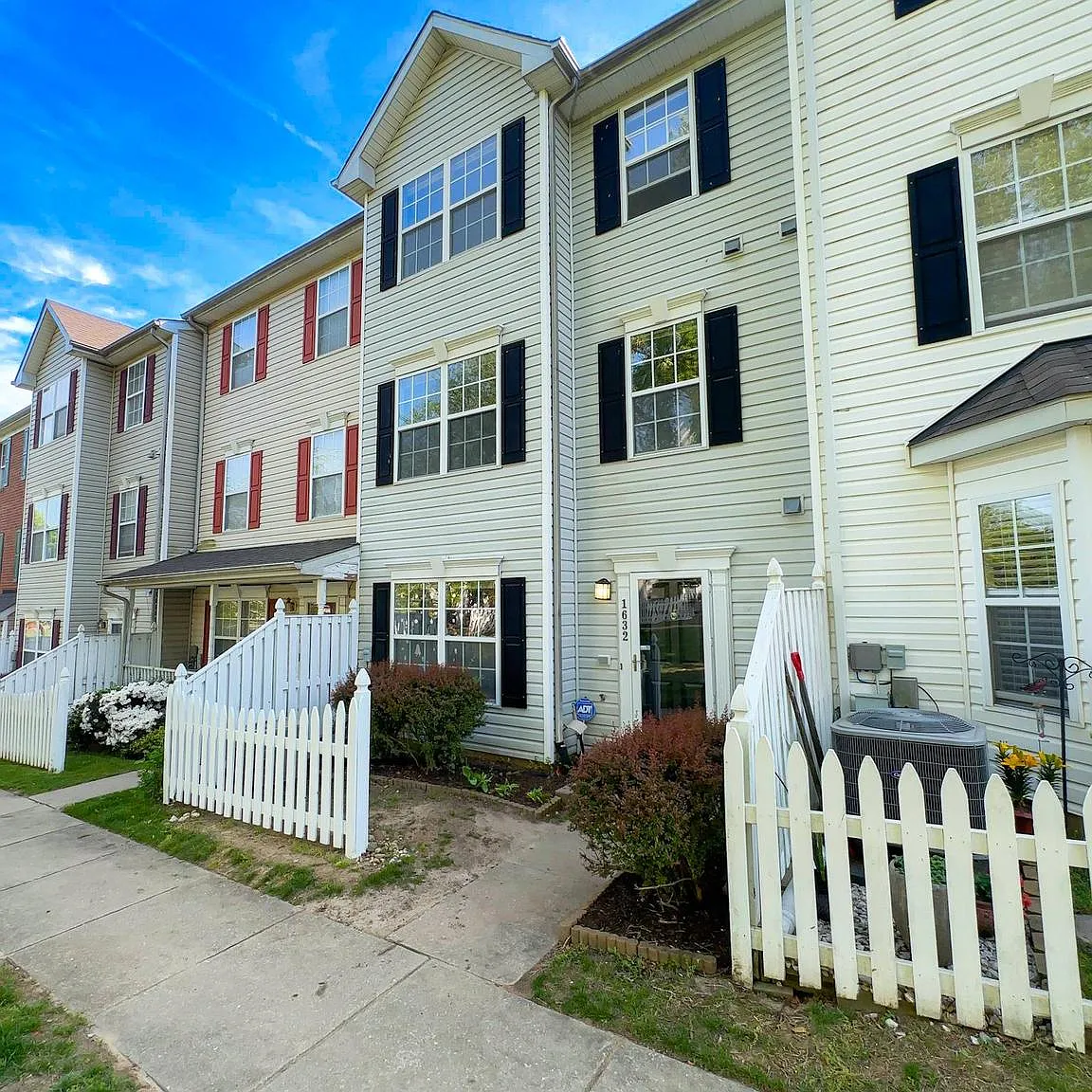 3 bed, 2.5 bath, 1626 sqft, $2,700 — Photo 1