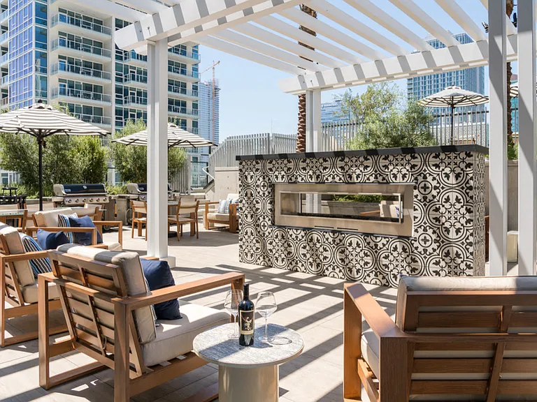 825 South Hill — Photo 12