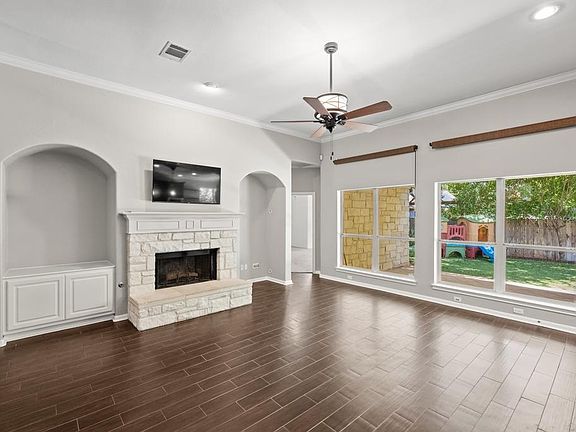 5th image of 2602 Henley Dr
