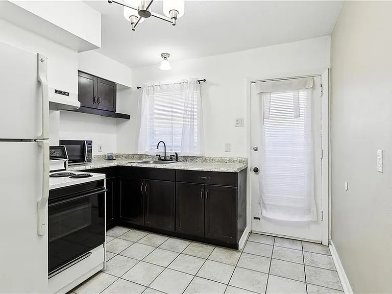 1100 Brockenbraugh Ct — Photo 7