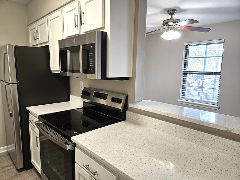 Highgate Springs Apartments — Photo 10