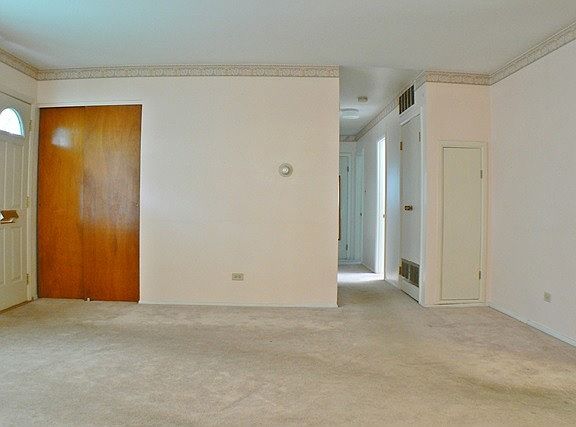3rd image of 560 Glendale Ln