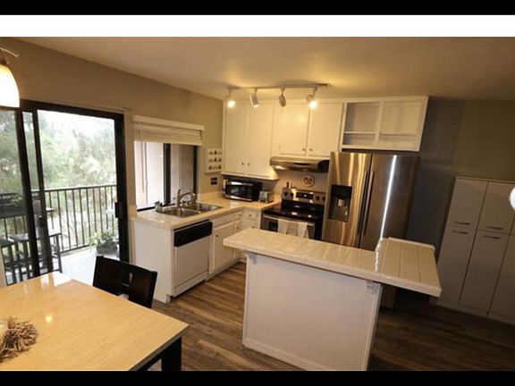 4th image of 7855 Cowles Mountain Ct Unit 27