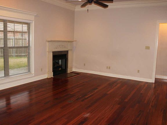 2nd image of 104 Village Tree Dr