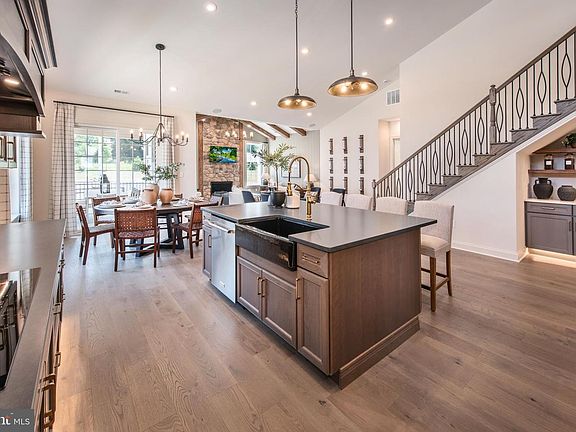 3rd image of 502 Anthem Ln