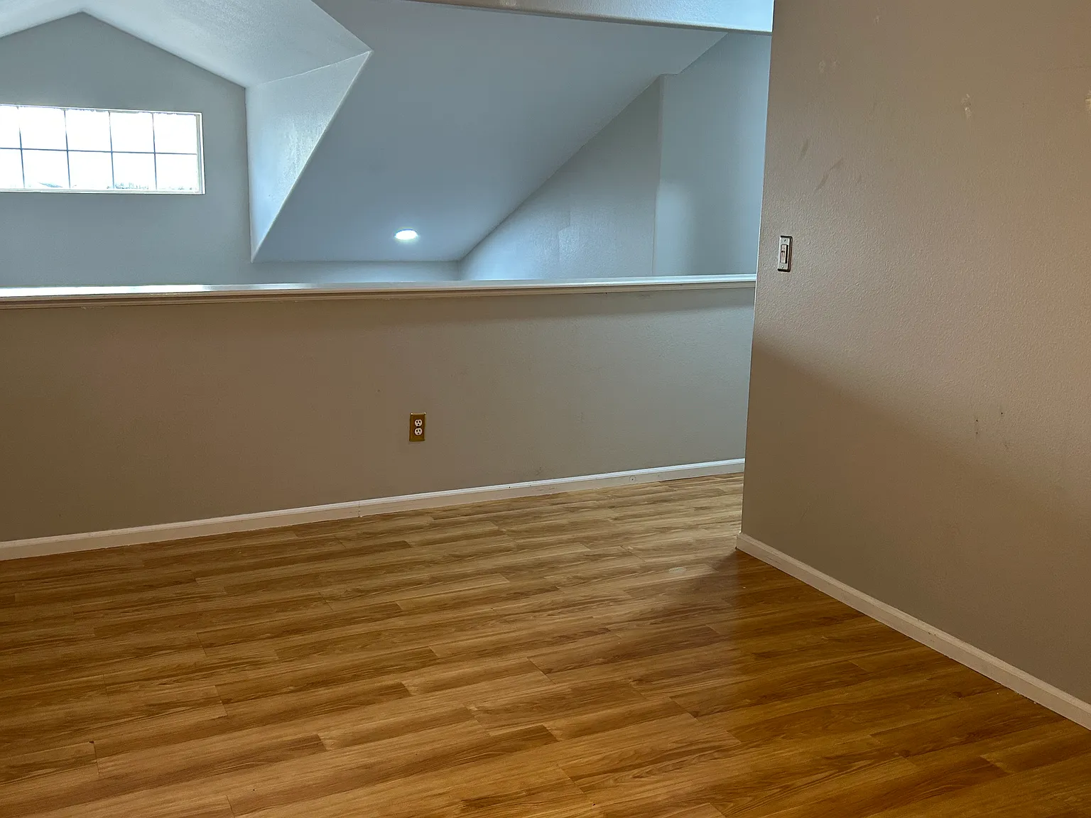 4 bed, 2200 sqft, $3,100 — Photo 3