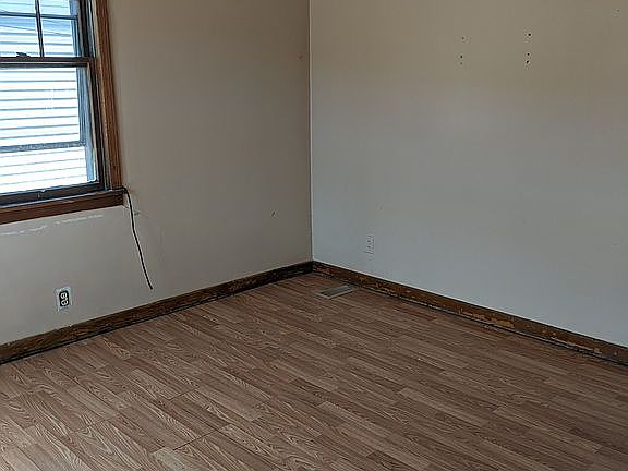 3rd image of 710 Catawba St